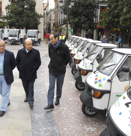 ©Ayto.Granada: EL AYUNTAMIENTO DE GRANADA RENUEVA LA FLOTA DE INAGRA CON 32 NUEVOS VEHÍCULOS QUE SE SUMARÁN A LOS SERVICIOS DE LIMPIEZA Y RECOGIDA DE RESIDUOS ©Ayto.Granada: EL AYUNTAMIENTO DE GRANADA RENUEVA LA FLOTA DE INAGRA CON 32 NUEVOS VEHÍCULOS QUE SE SUMARÁN A LOS SERVICIOS DE LIMPIEZA Y RECOGIDA DE RESIDUOS